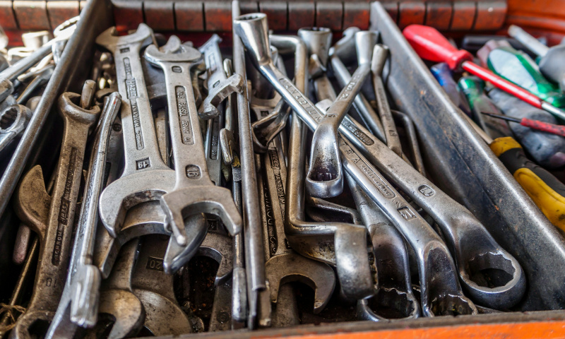 A photo by Alexander Schimmeck, different tools in a toolbox